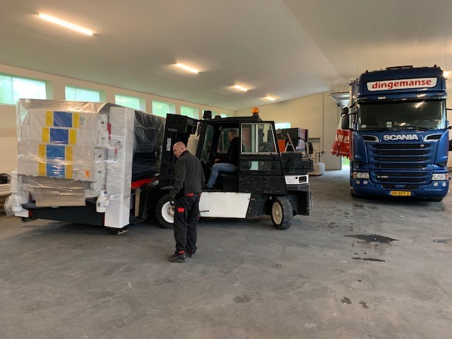 Anlieferung und Logistik für die neue Halle
