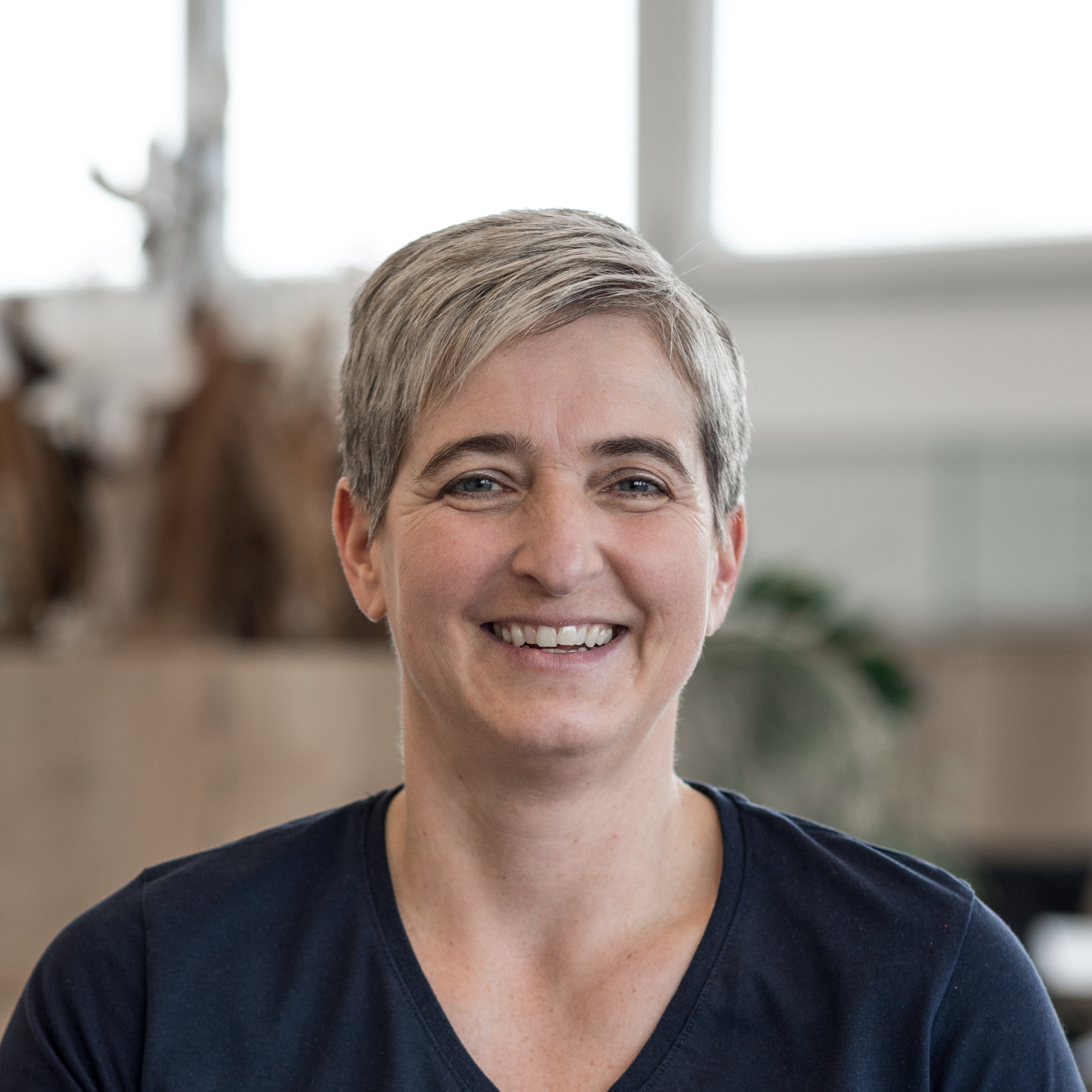 Simone Lehr, Executive Assistant