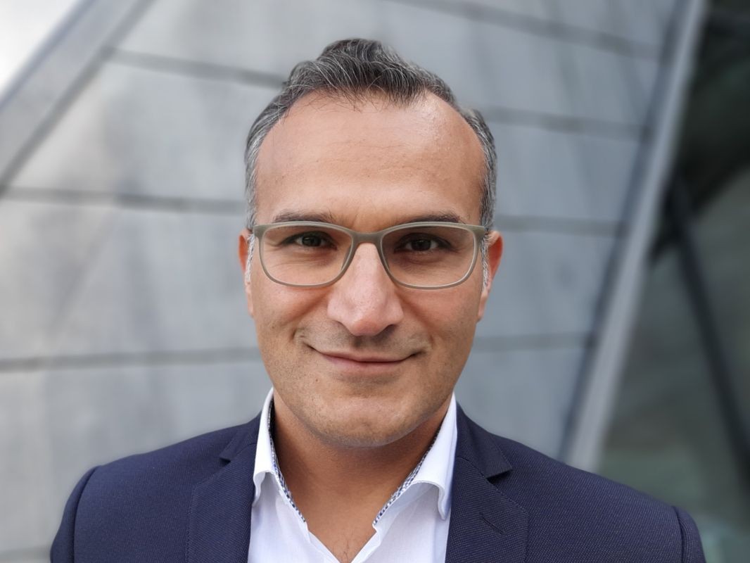 Mustafa Massumi, Geschäftsführer
