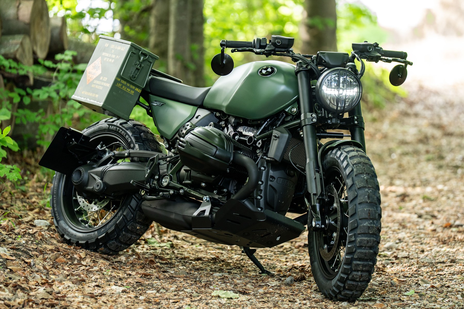 BMW R 12 nineT Martin Edition Big Foot Military