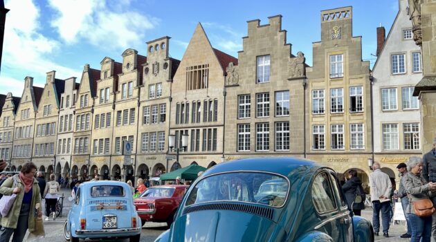 VW Käfer in Seeblau (Baujahr 1966)