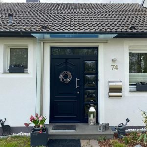Glasvordach mit Seitenteil