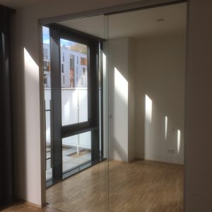 Glastür mit Schiebetür