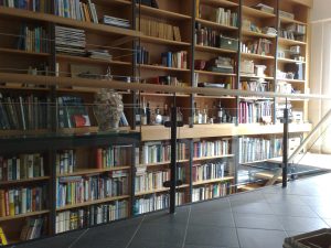 Ganzglastür, begehbares Glas, große Schiebetür