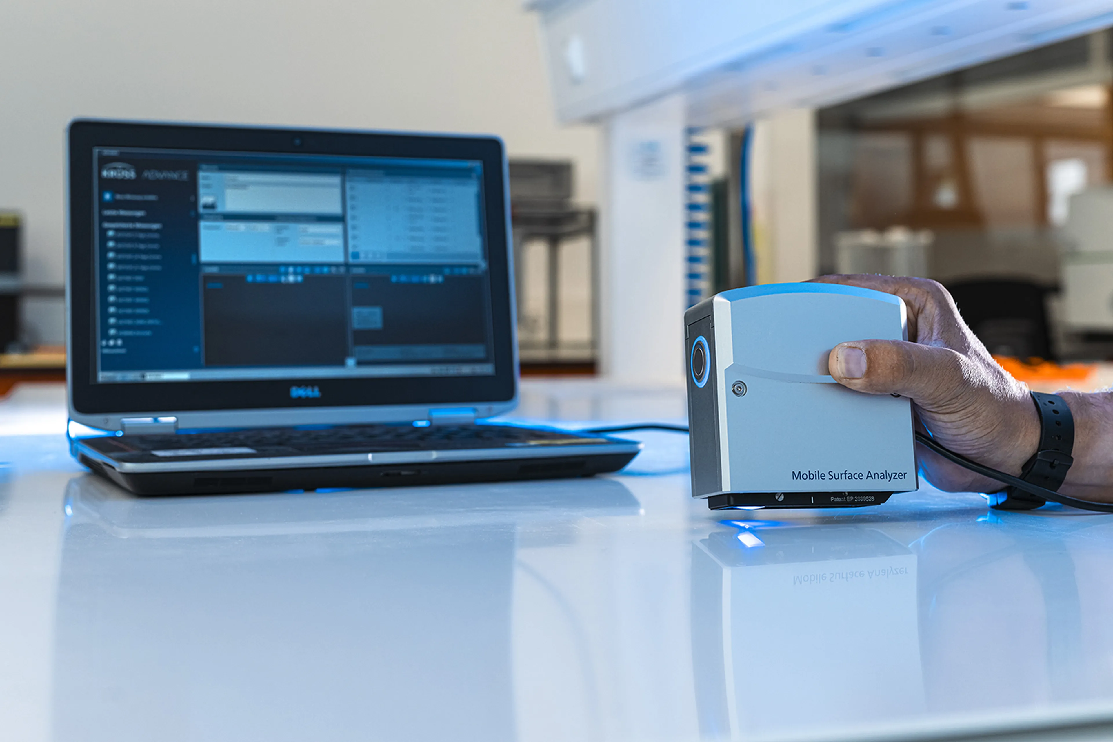 Oberflächenprüfung mit mobilem Analysegerät