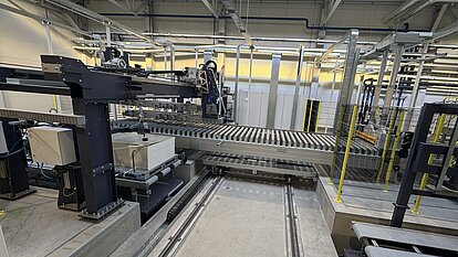 Handling-Equipment (Tandemportal, Roboter)
