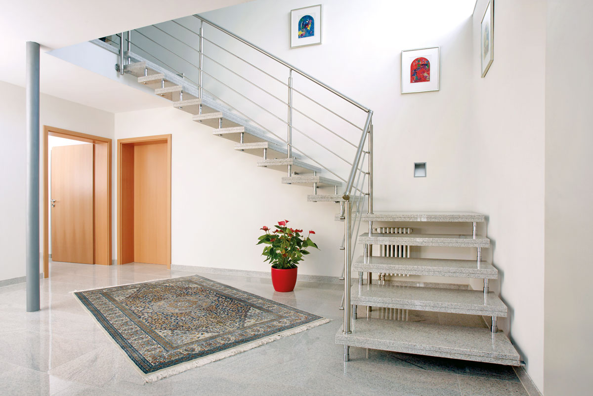Steintreppe mit Handlauf