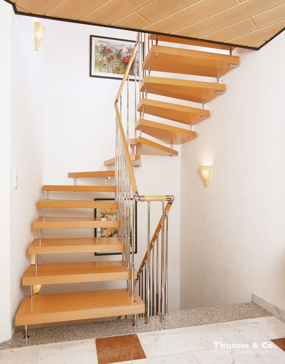 Freitragende Holztreppe