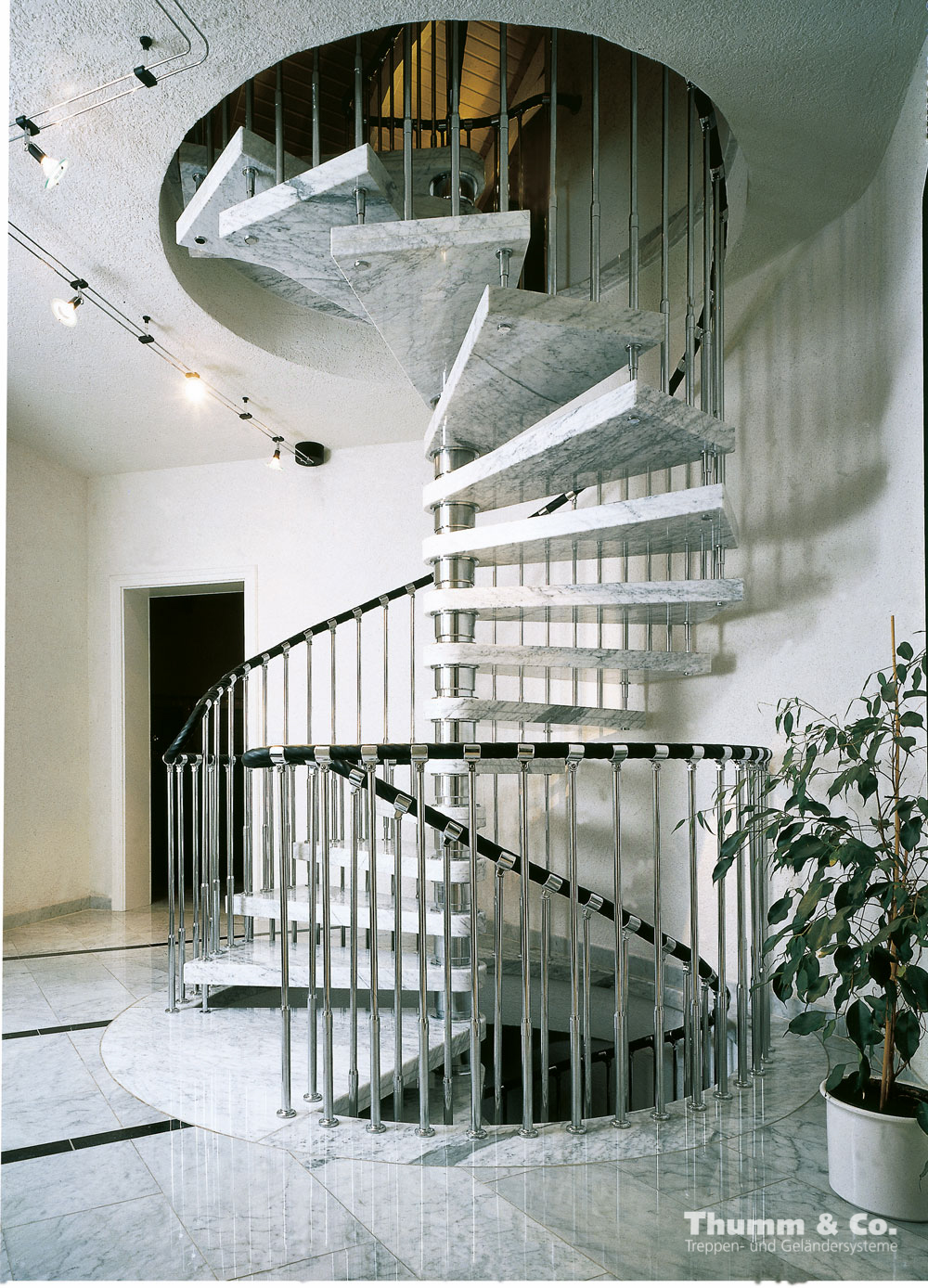 Spindeltreppe mit Seilhandlauf