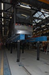 Unterflur-Hubanlage für Schienenfahrzeuge
