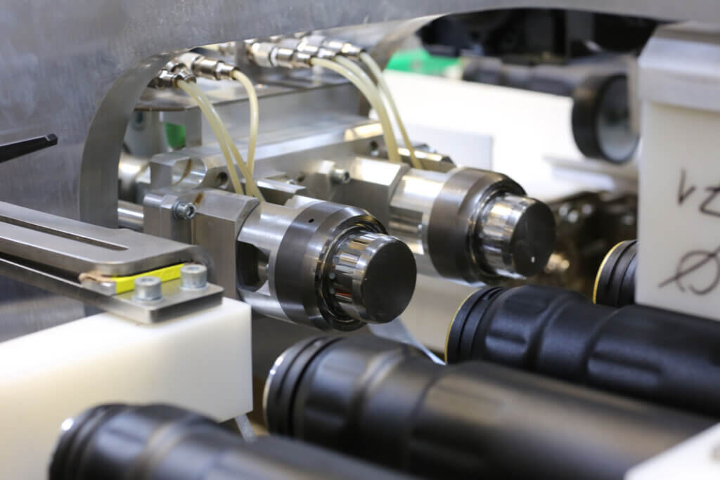 Bordiermaschine für Aluminiumflaschen