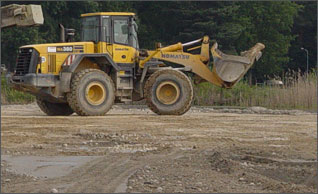 Komatsu WA430 auf dem Betriebsgelände in Klardorf