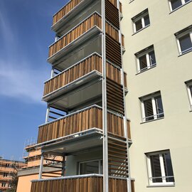 Balkonanlage mit Holzgeländer, Guggerhof Buochs