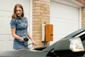 E-Auto an Ladestation