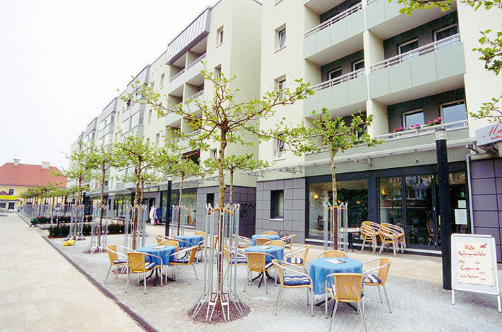 Wohn- und Geschäftshauszeile Bernauer Str./Sachsenhausener Str., Oranienburg