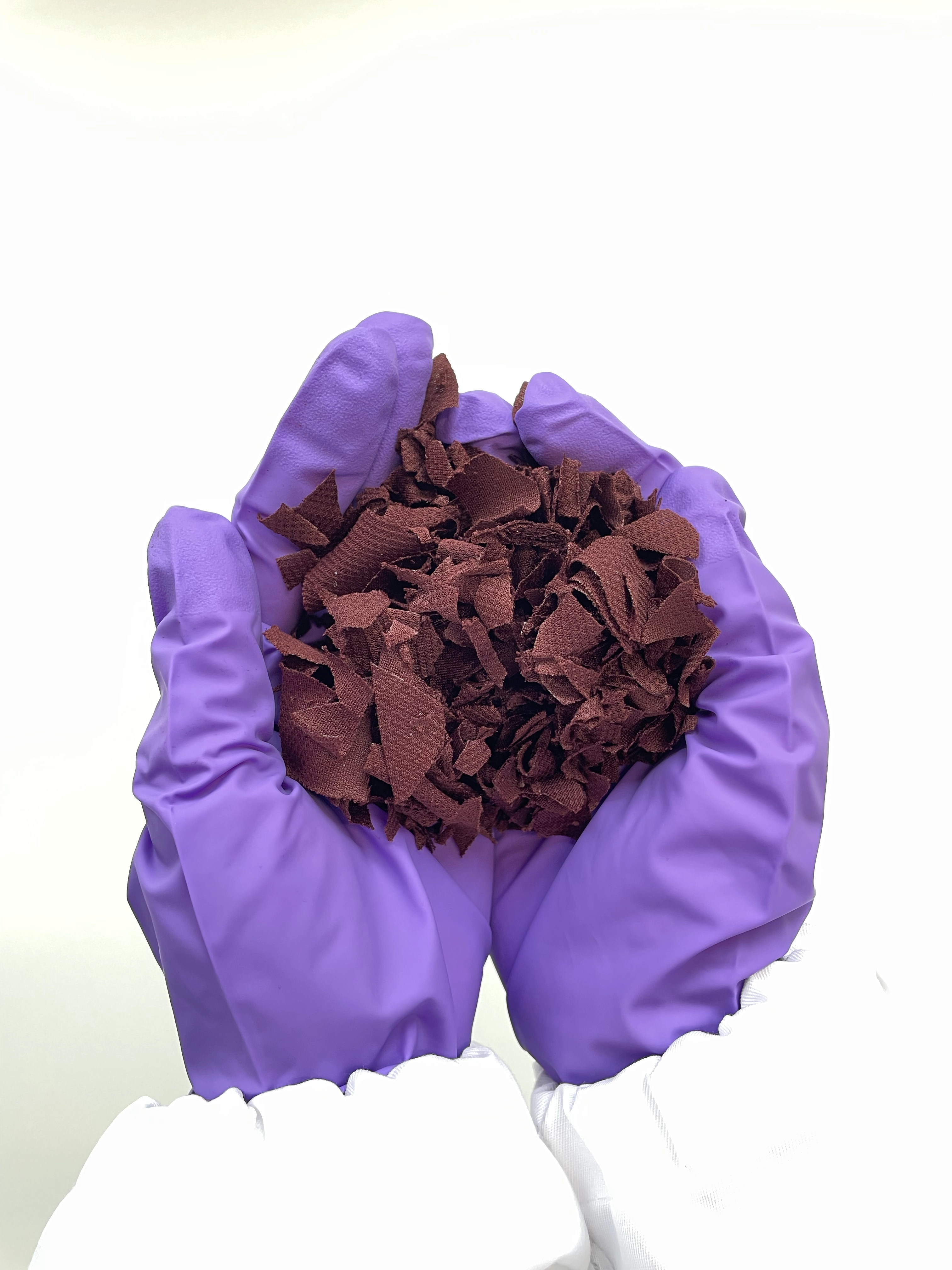 Zuschnittabfälle aus Odlo Active Warm Base Layern als Eingangsmaterial