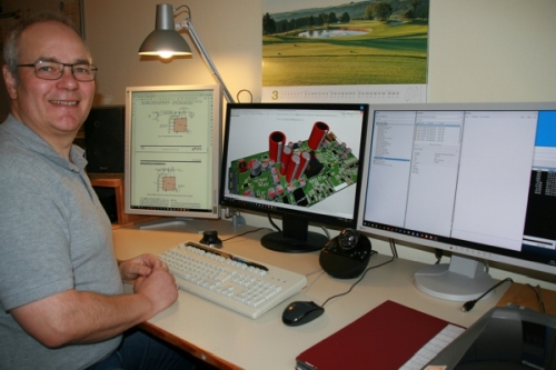 Jürgen Gensicke an seinem CAD-Arbeitsplatz