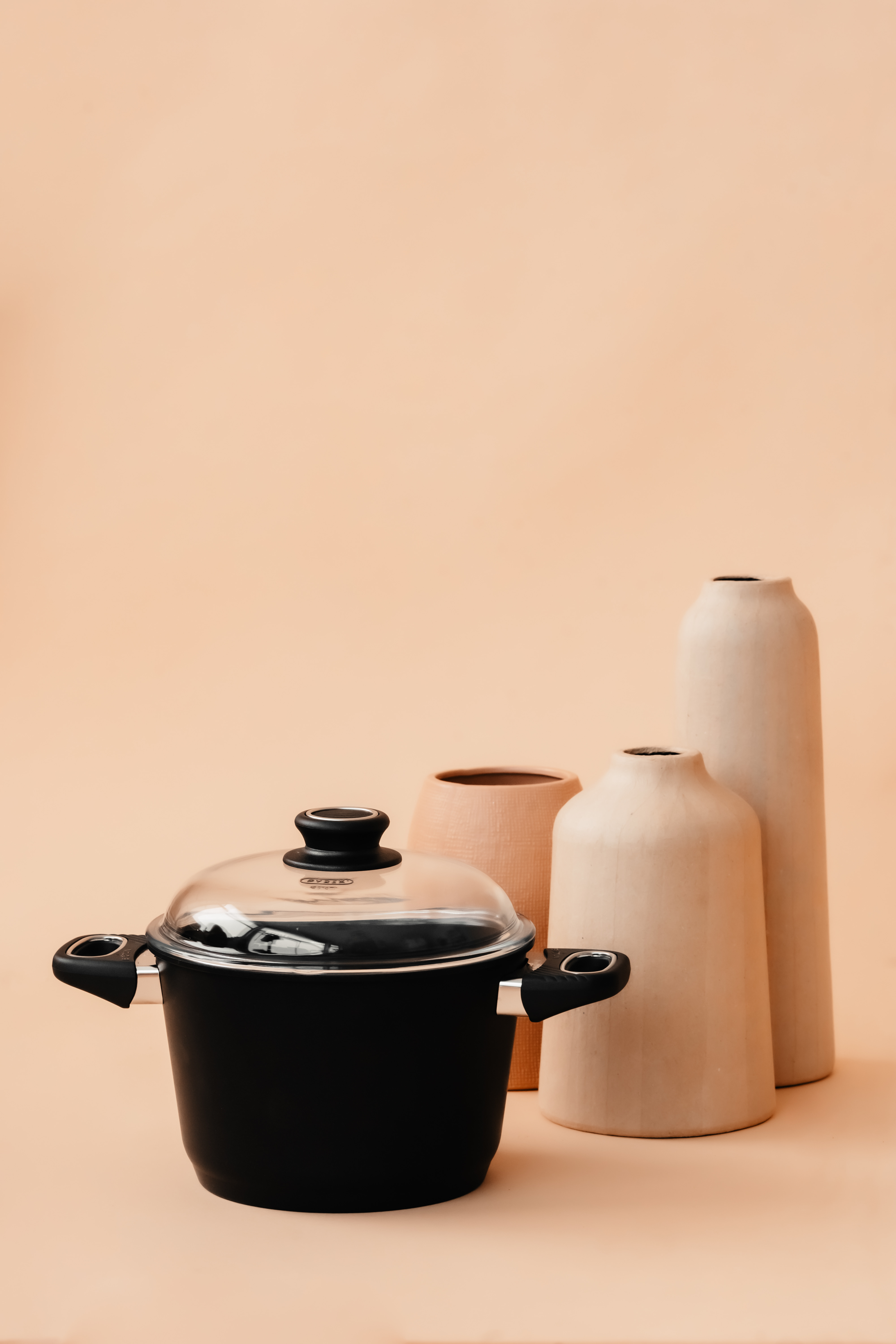 Cooking pot with lid