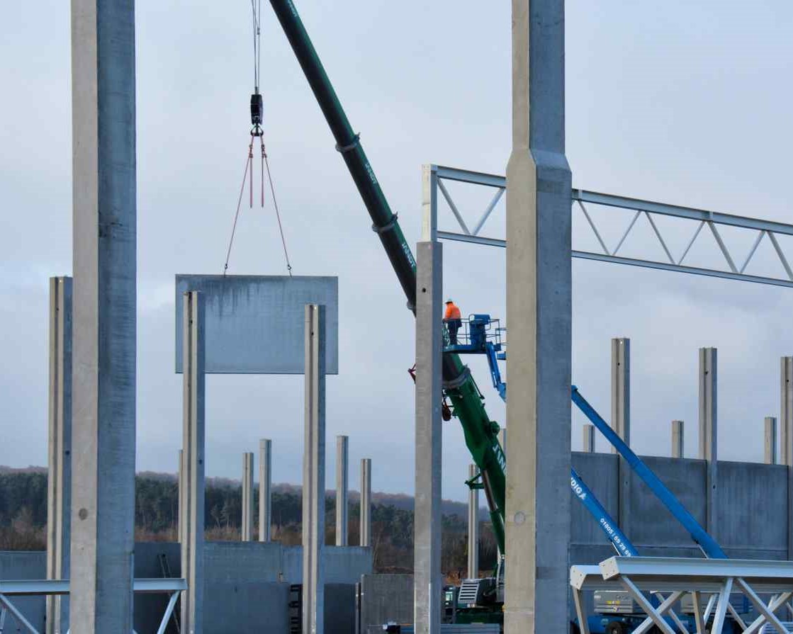 Hallenbauteile (Stützen, Binder, Brandwände)