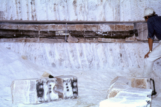 Versuchseinbauten in einem Salzkammer-Bohrloch, 1983