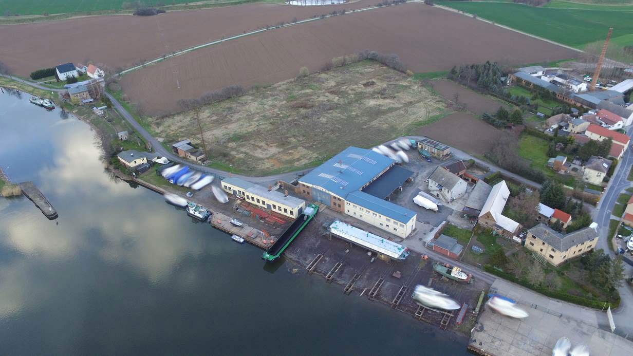 Luftbild der Werft an der Saale