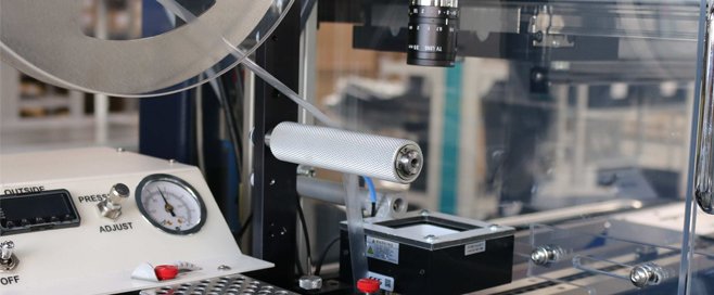 Zugeführte Bauteile am Tape