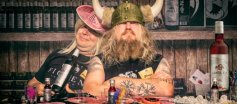 Bronko und Rosi – die Werbefiguren von FICKEN Likör