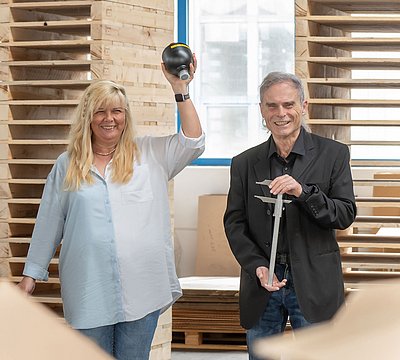 Team mit Konsole, Membranspeicher und Messschieber