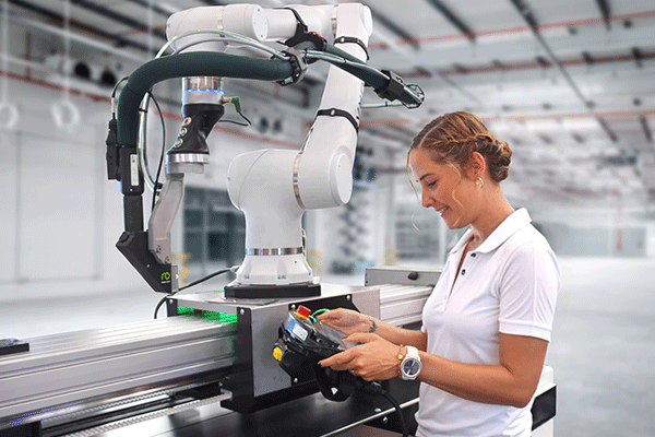 Klebstoffauftrag mit Cobot