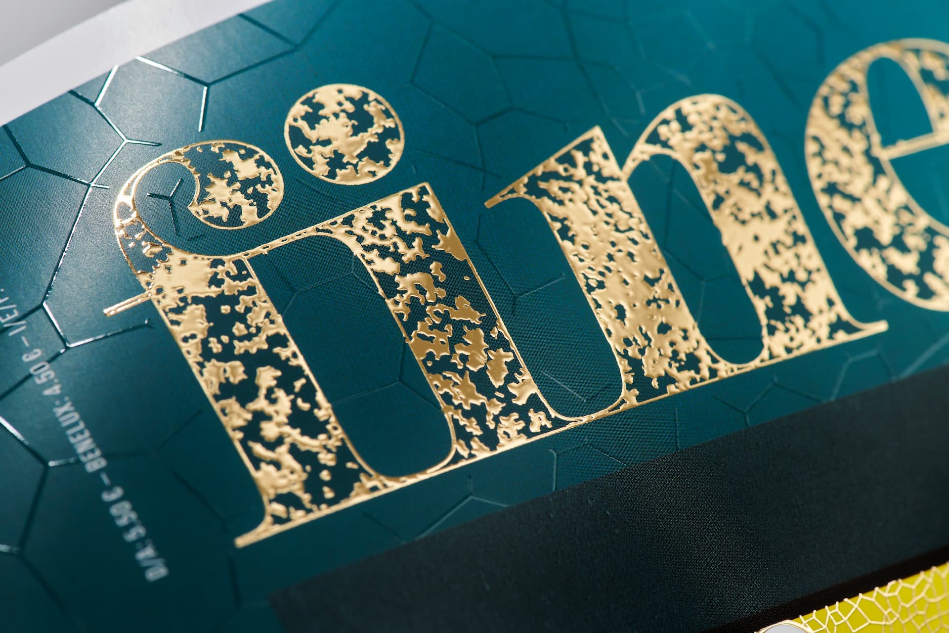 Detailaufnahme digitaler Metallisierung