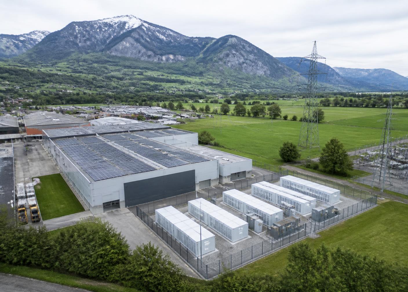 Industrial site with PV roof and storage compound