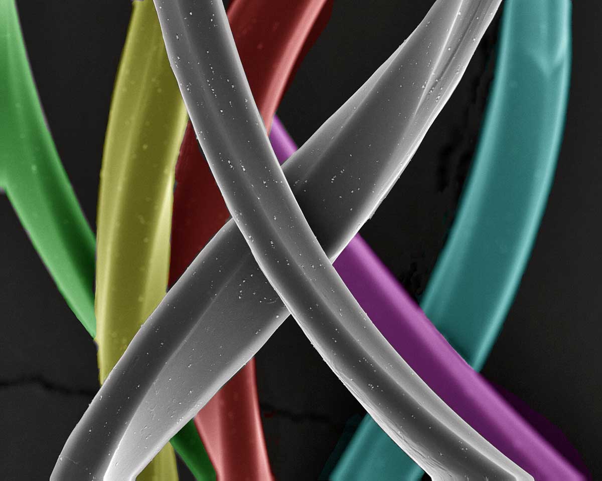 Bunte Fasern aus Polyester