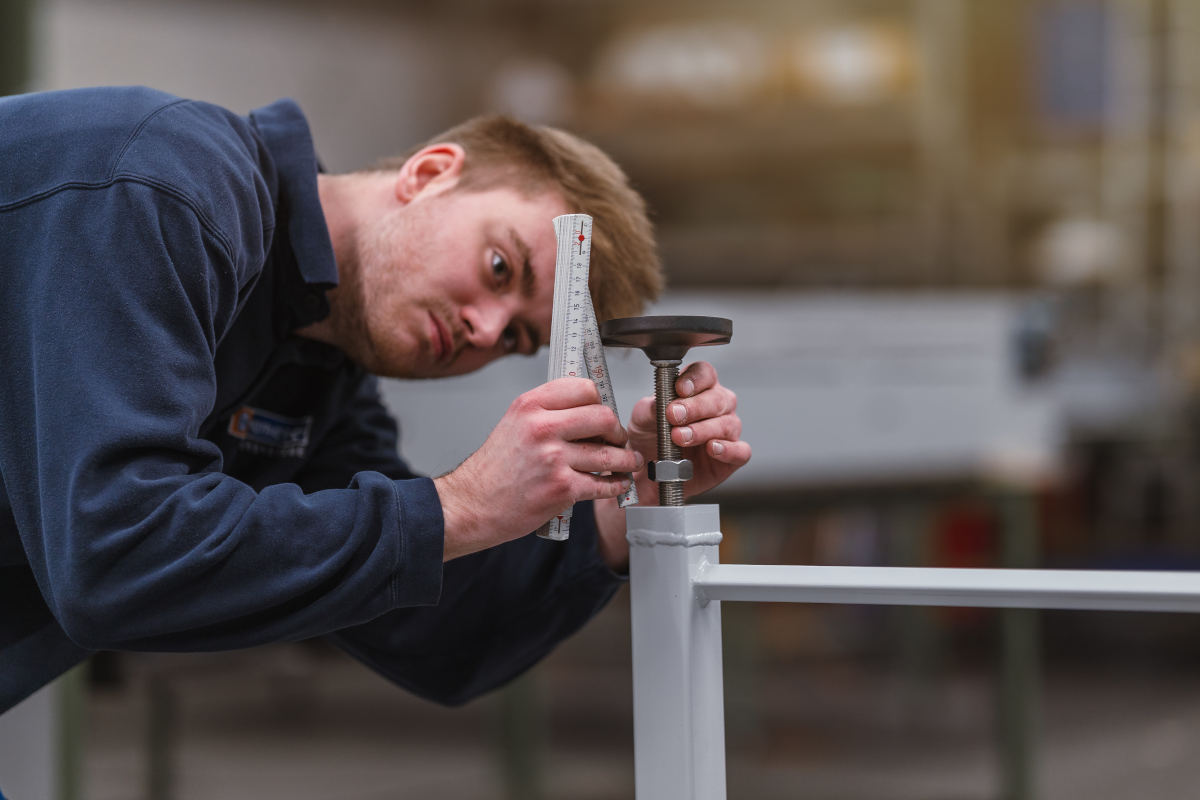 Team aus Konstrukteuren und Ingenieuren