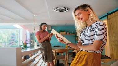 Deckenventilator als Teil der Raumbeleuchtung