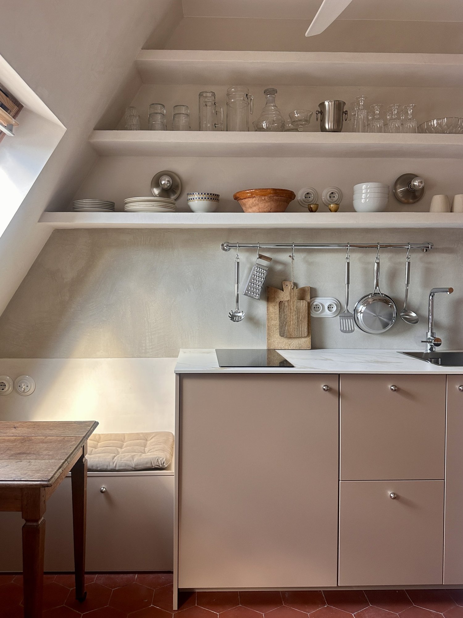 Maßgefertigte Küche für vermietetes Studio, Paris