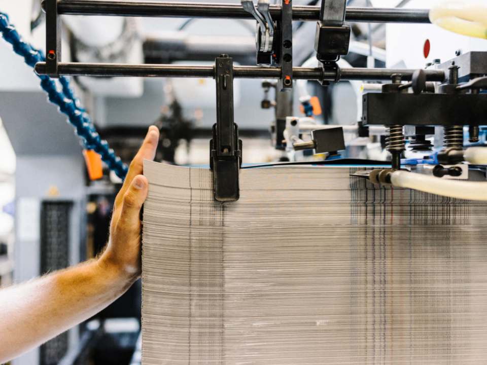 Offsetdruckmaschine im Betrieb (Aristos Druckzentrum)