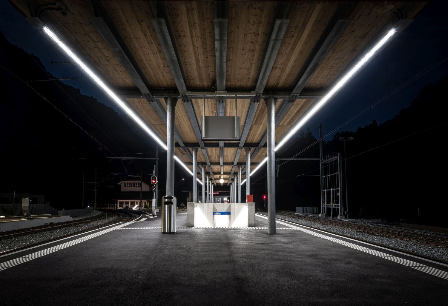 LaneLED WALL / LaneLED INOX42 Bahnsteigbeleuchtung