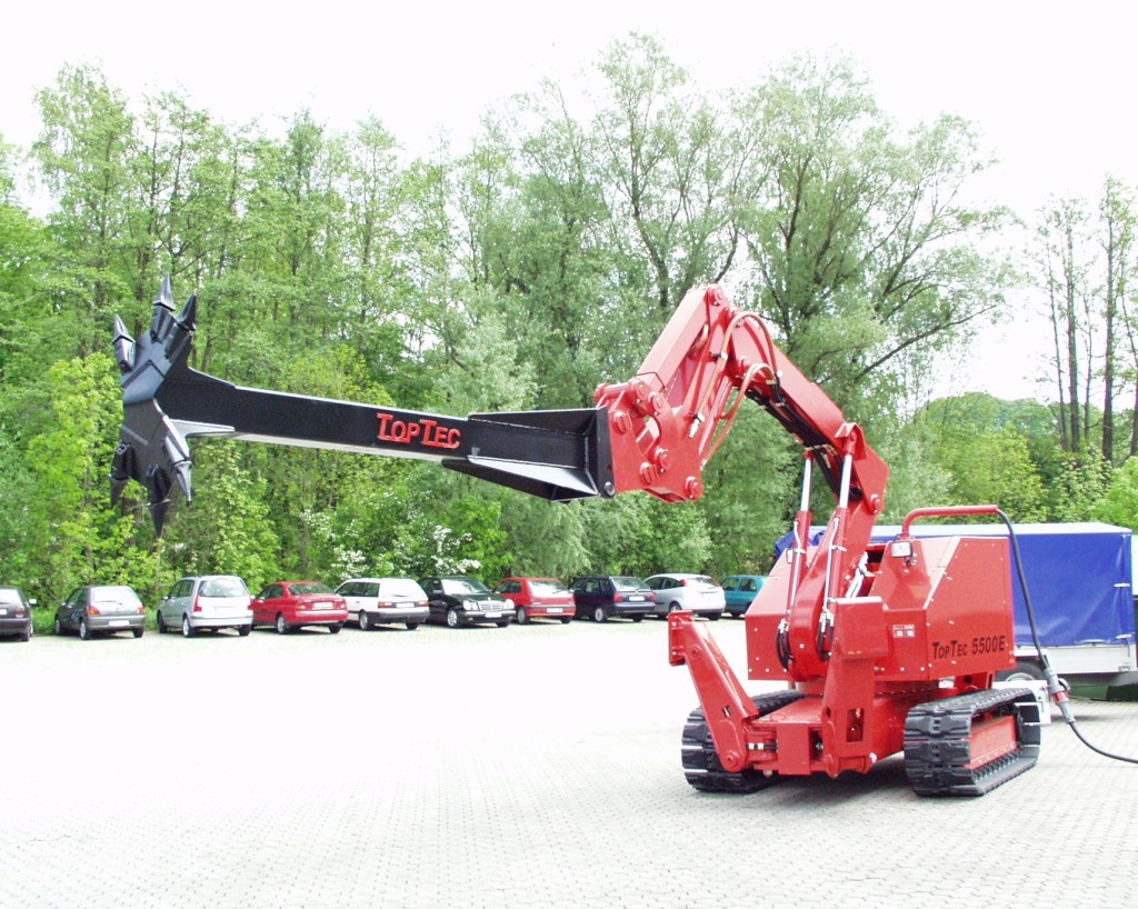 Sondermaschine TopTec 5500 E mit Armverlängerung für Bergung und Sortierung