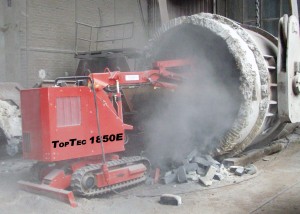 TopTec 1850 E im Einsatz an Stahlpfanne