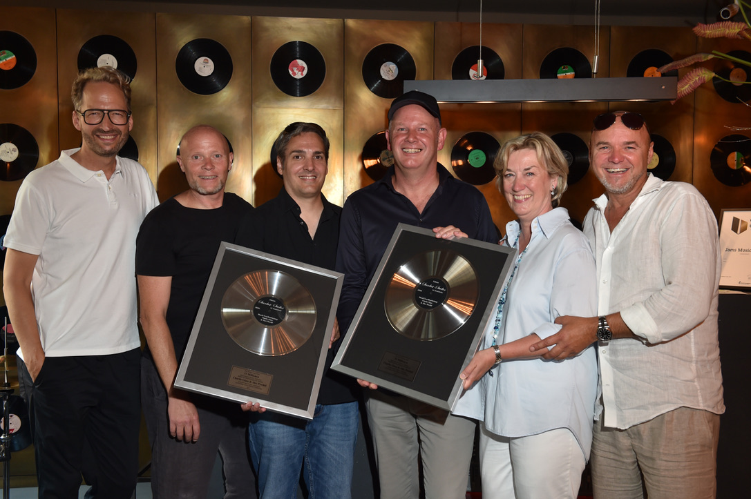 Ehren-Award-Verleihung im Jams Hotel