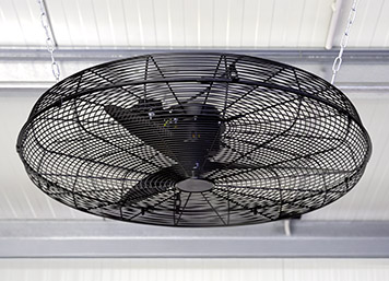 Industrie-Deckenventilator 03.295 mit Schwenkarm