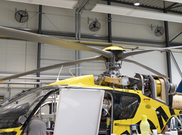 Umluftventilatoren in ADAC Helikopter-Halle