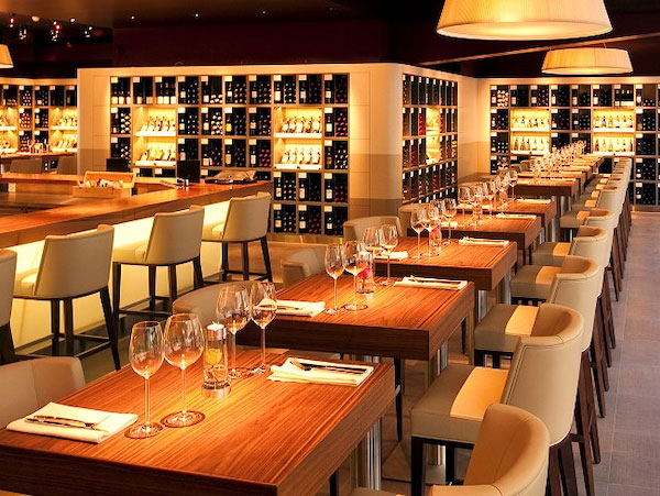 Bar & Lounge