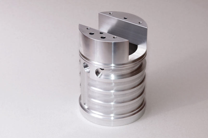 Mold insert with circumferentially milled cooling circuit