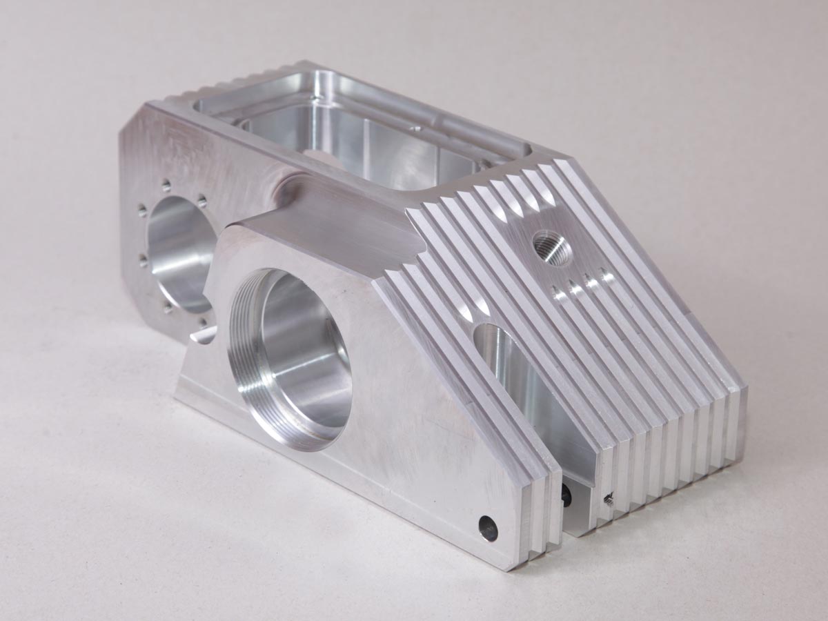 Gearbox housing separation unit