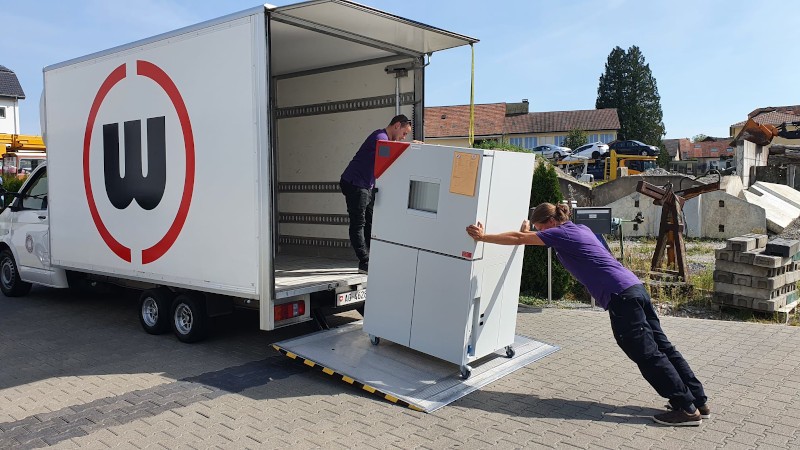 Laborumzug: Deinstallation, Transport und Funktionskontrolle am neuen Standort