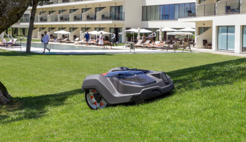 Mähroboter (Husqvarna Automower)