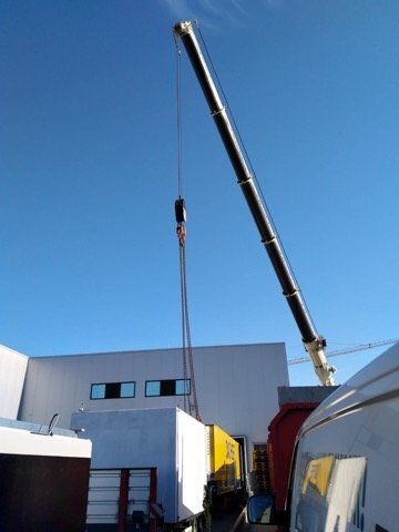 Autokran mit Container