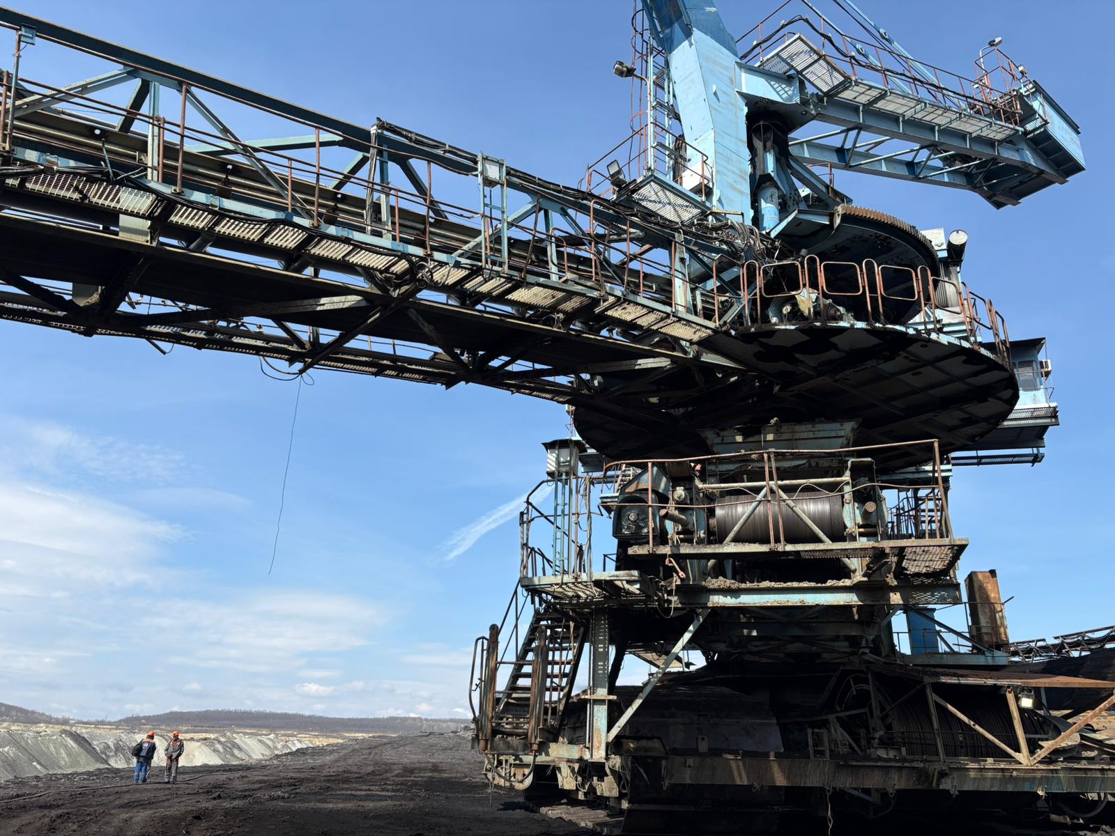 Conveyor belt installation and service
