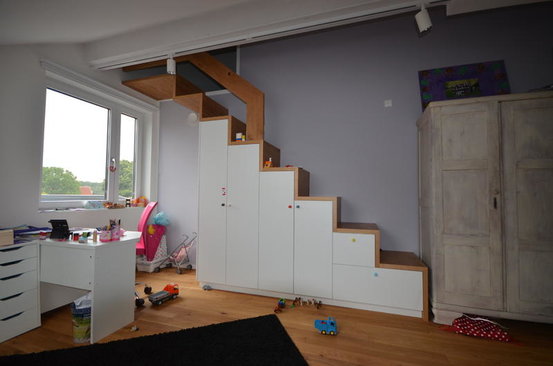 Einbauschrank unter Treppe